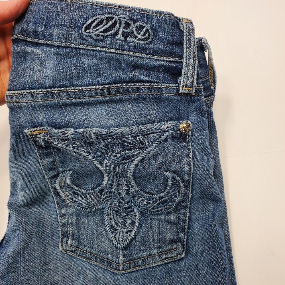 Deluxe Premium Denim by Express Straight Leg Capri Fleur de Lis Embroidery